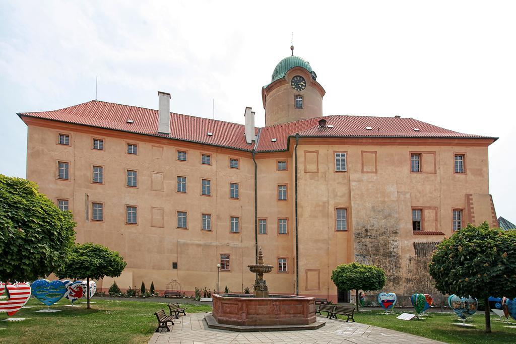 Penzion Dobré Časy Poděbrady Exterior foto